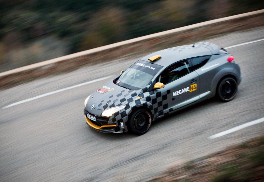 Renault Megane RS N4 2011 года  (фото 2 из 6)